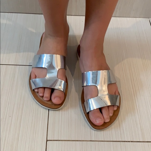 Carlos Santana Silver Sandals - Picture 2 of 5